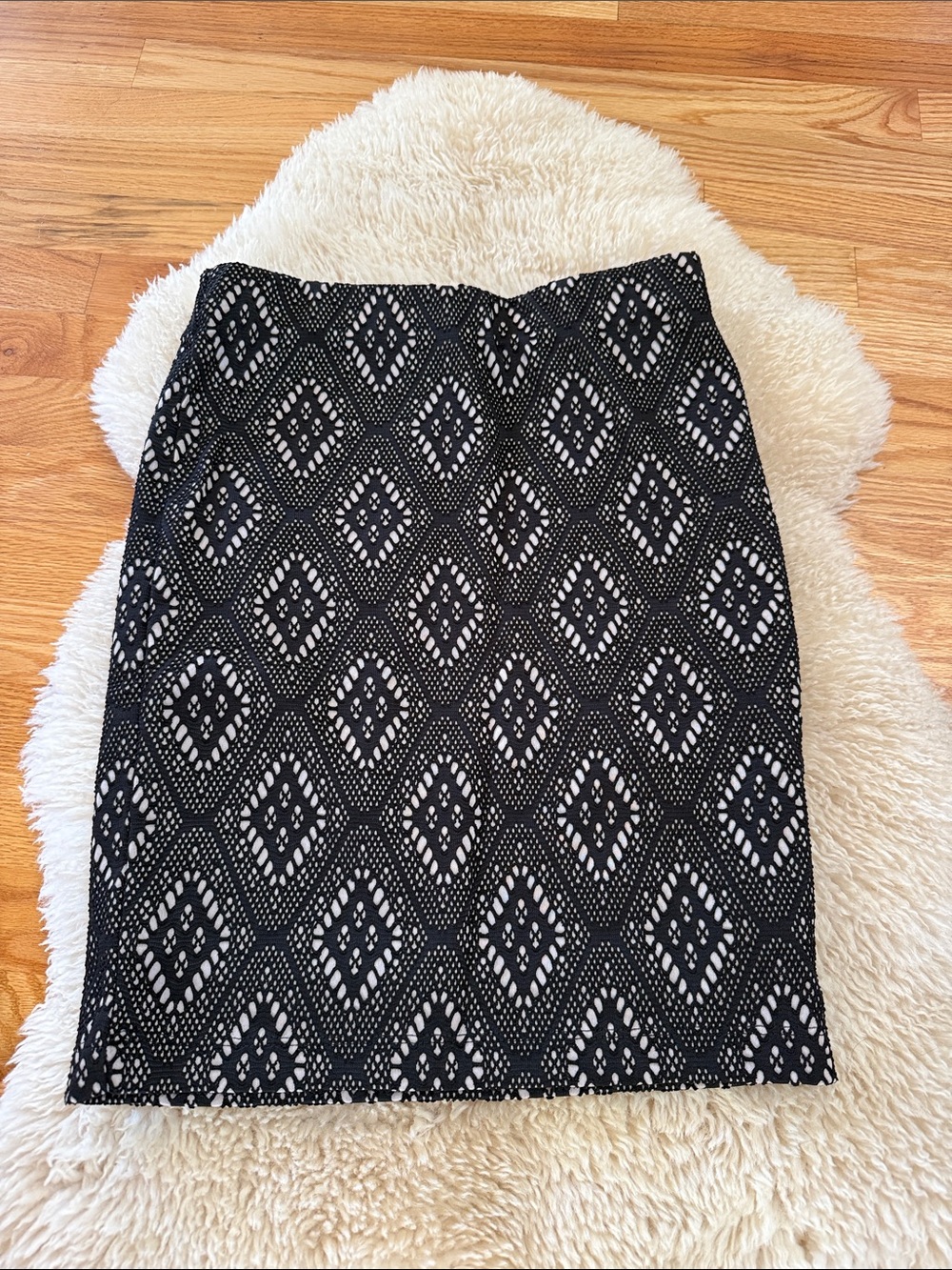 Renee C Black & White Diamond-Pattern Pencil Skirt